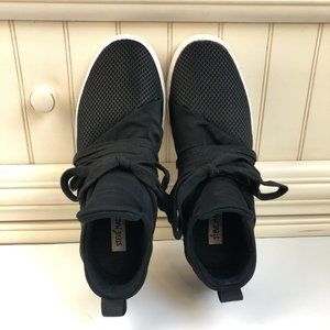 Steve Madden Lancer Black & White Pull on Knit Mesh Sneaker Minimalist Classic